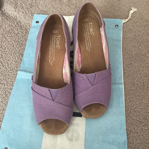 TOMS Wedges - Picture 2 of 3